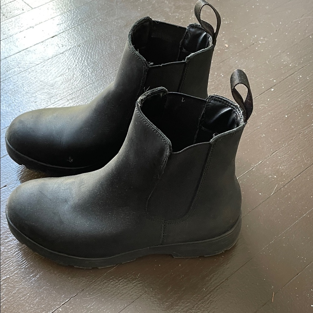 LEATHER Crown Vintage slip on boots.
